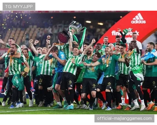 皇家贝蒂斯与38岁老将华金续约一年,后者将迎来职业生涯第25个赛季 皇家贝蒂斯与38岁老将华金续约一年,后者将迎来职业生涯第25个赛季